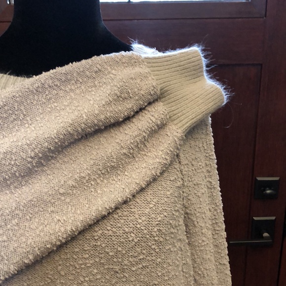 Light gray long sleeve sweater/ sweatshirt. Size medium. - Picture 3 of 4